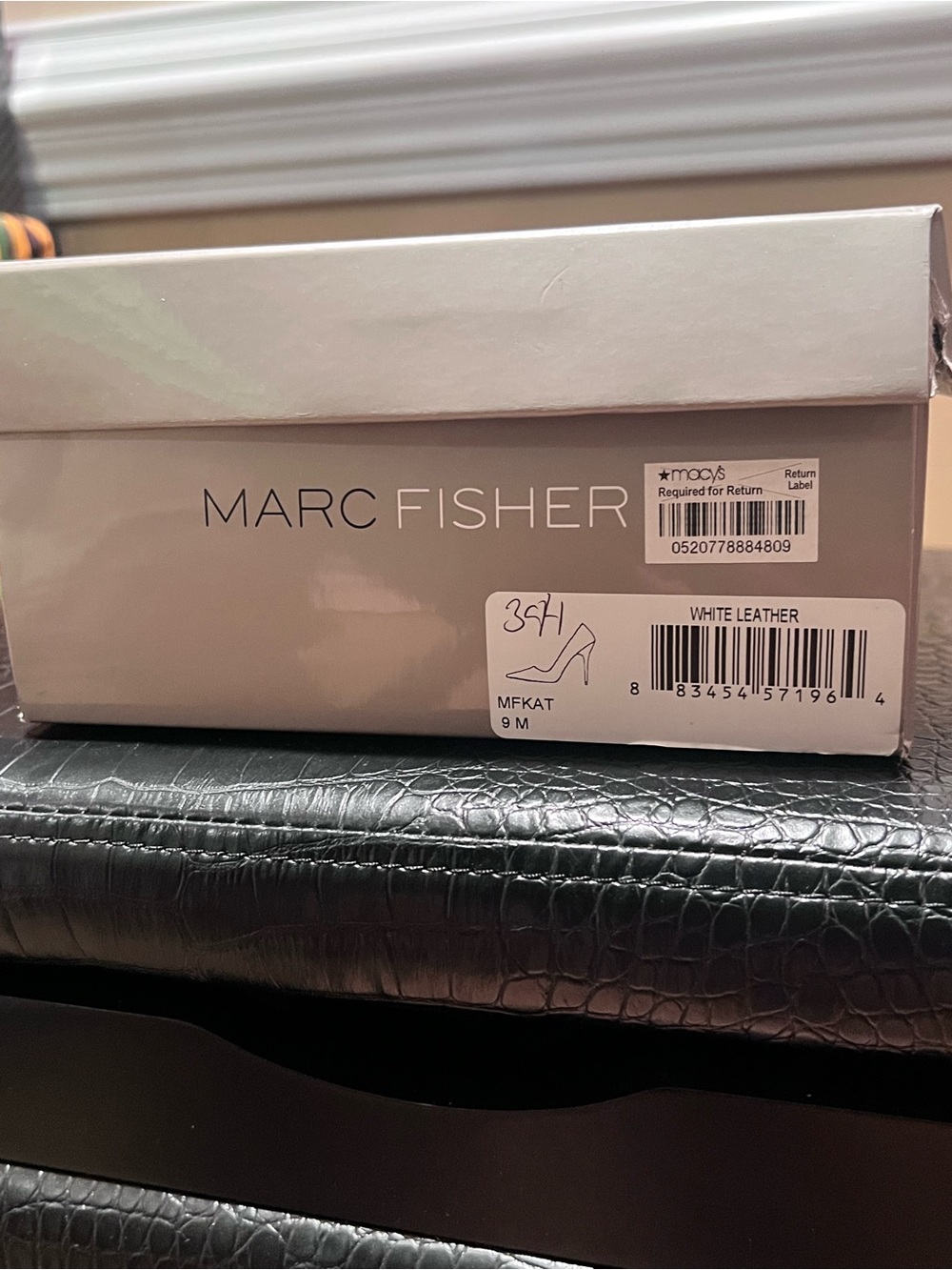 Marc Fisher White Leather Pointed Toe Pumps Size 9 NIB - Picture 6 of 7